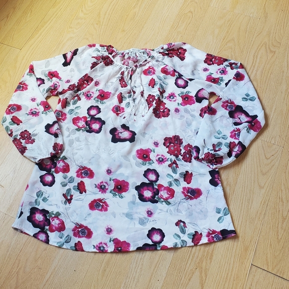 Daisy Fuentes Tops - Daisy Fuentes Woman's Size M, Long Sleeve Chiffon Floral Blouse.